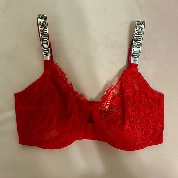 Victoria's Secret Red Fabulous Shine Strap Lace Unlined
Very Sexy Full-Cup Bra - Picture 1 of 5